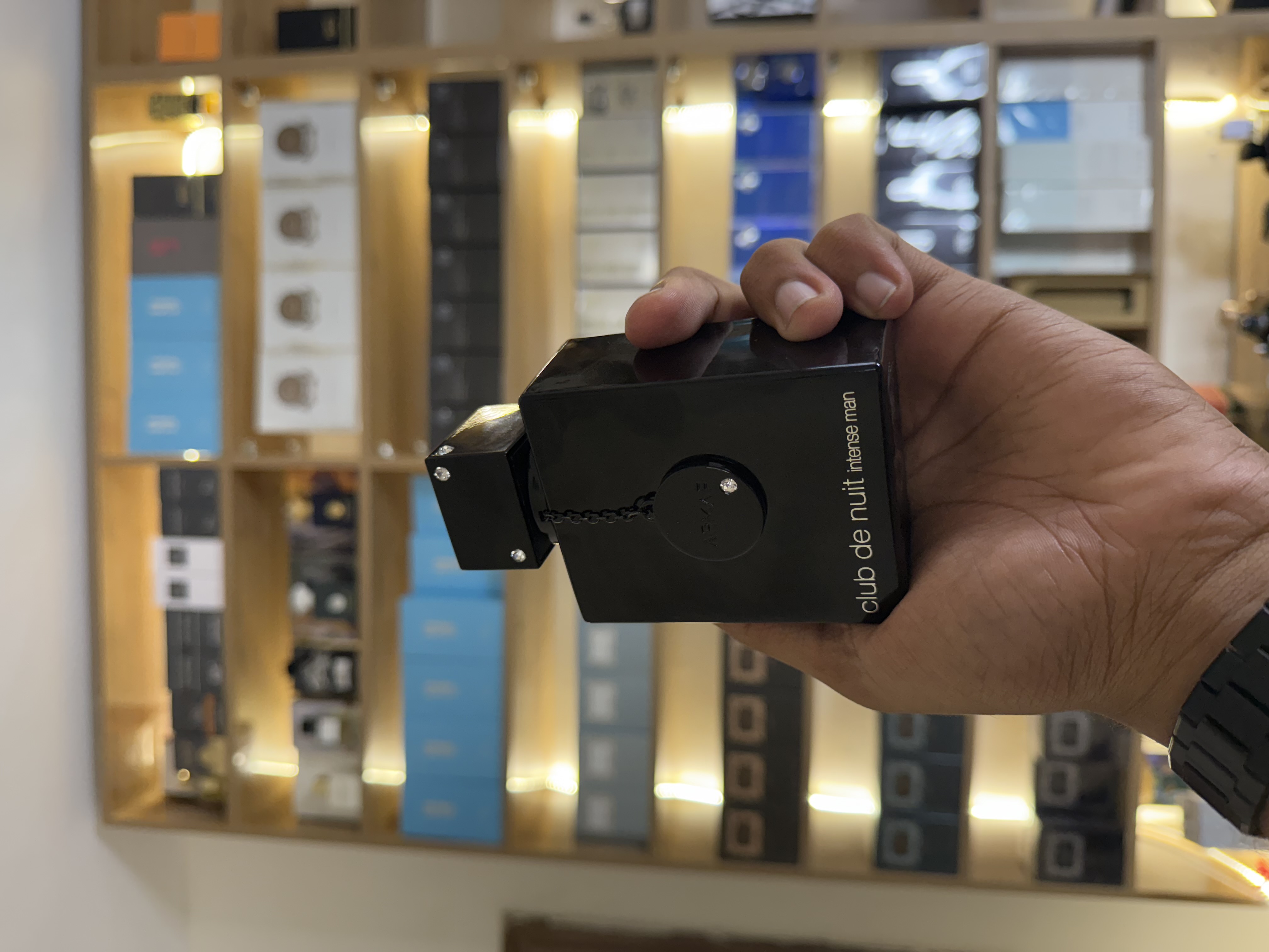 Club de nuit intense man