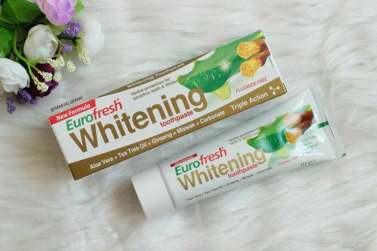 معجون أسنان فارماسي Eurofresh Miswak لتبييض الأسنان والعناية بالحساسية