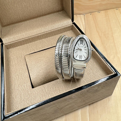 ساعه مع اساور